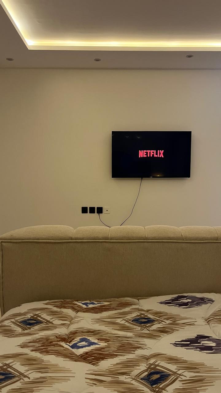 استديو بسرير ماستر وجلسة في حي الصحافه 102