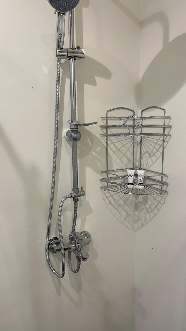 استديو بسرير ماستر وجلسة في حي الصحافه 102