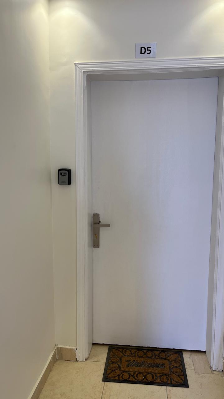 استديو بسرير ماستر وجلسة في حي الصحافه 102