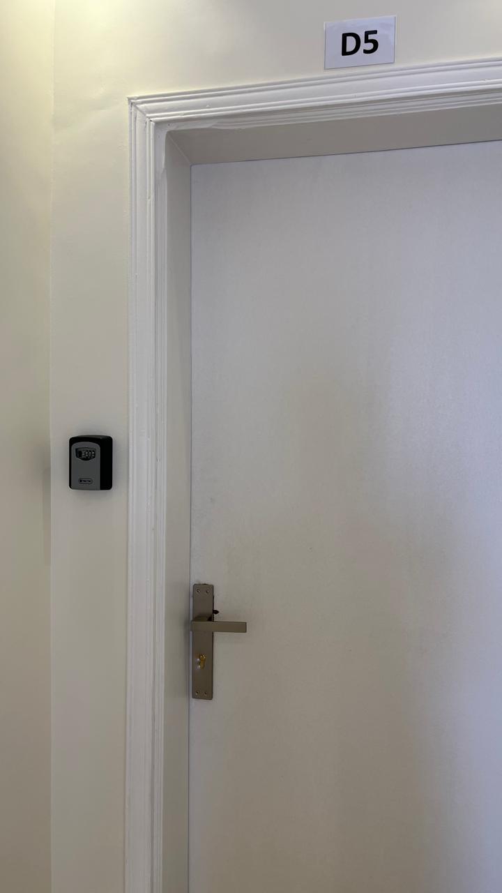 استديو بسرير ماستر وجلسة في حي الصحافه 102