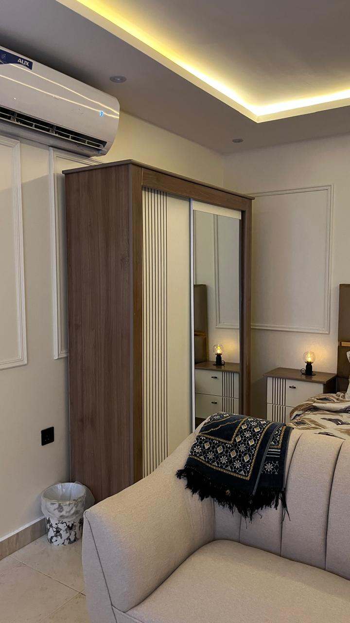 استديو بسرير ماستر وجلسة في حي الصحافه 102