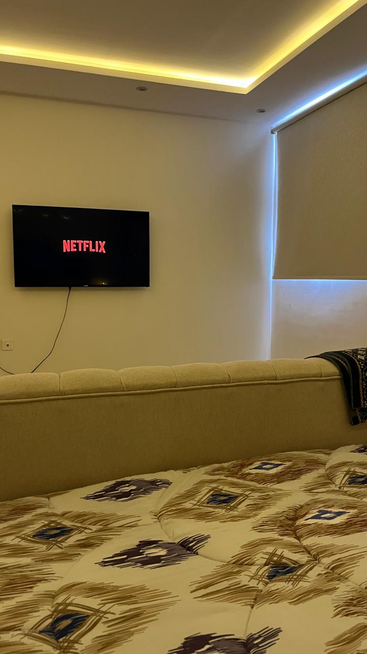 استديو بسرير ماستر وجلسة في حي الصحافه 102