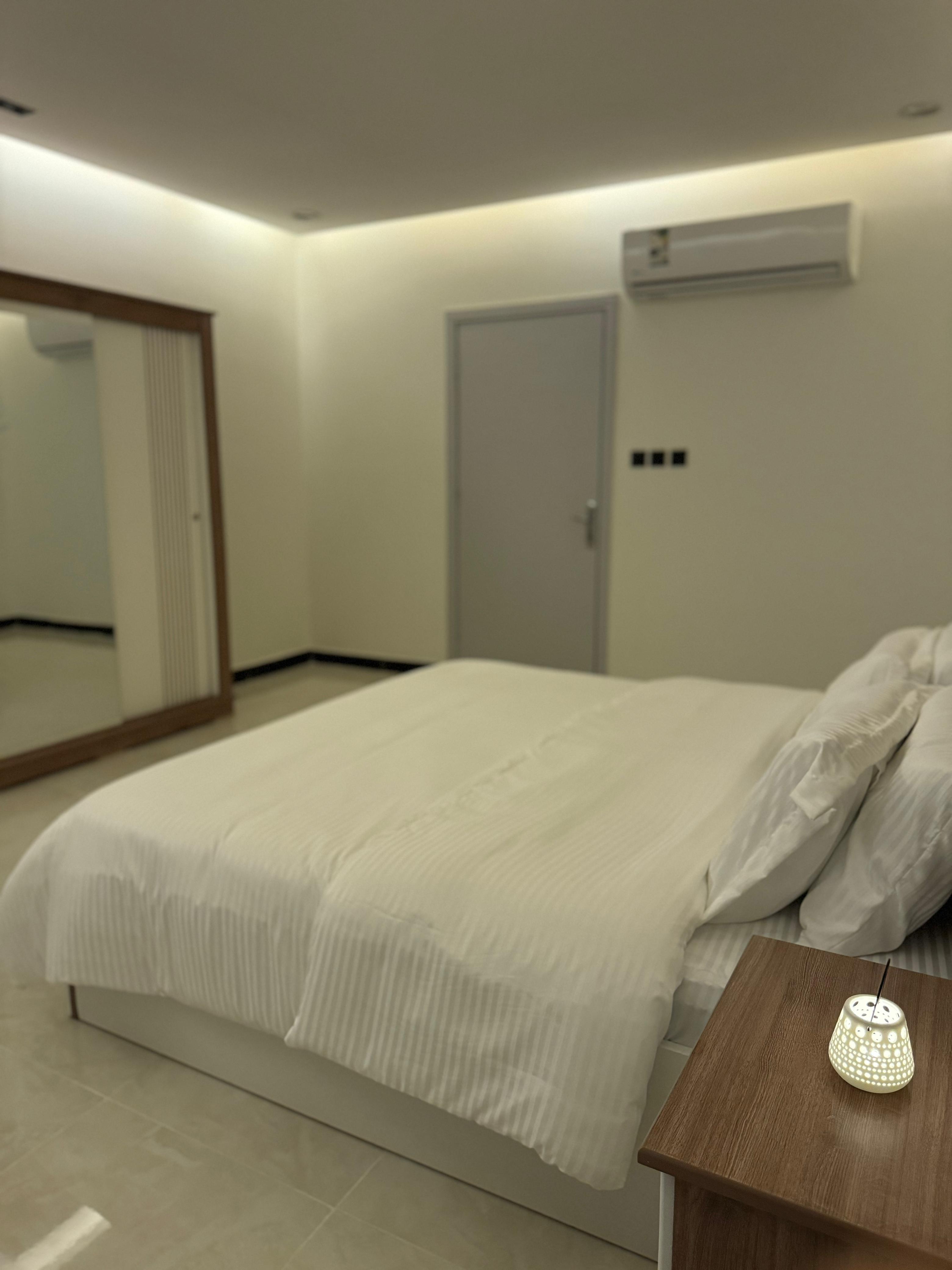 شقه بدخول ذاتي وسرير مريح في حي الوادي 109